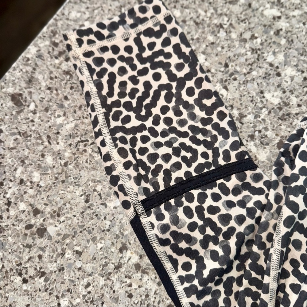 Lululemon Pedal To The Medal 7/8 Tight *Full-On Luxtreme - Size 4 🌟👟 - Picture 10 of 14